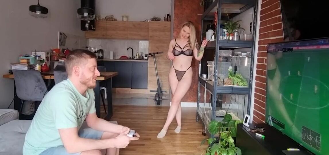 Horny Stepsis Interrupts Stebro's FIFA Tournament