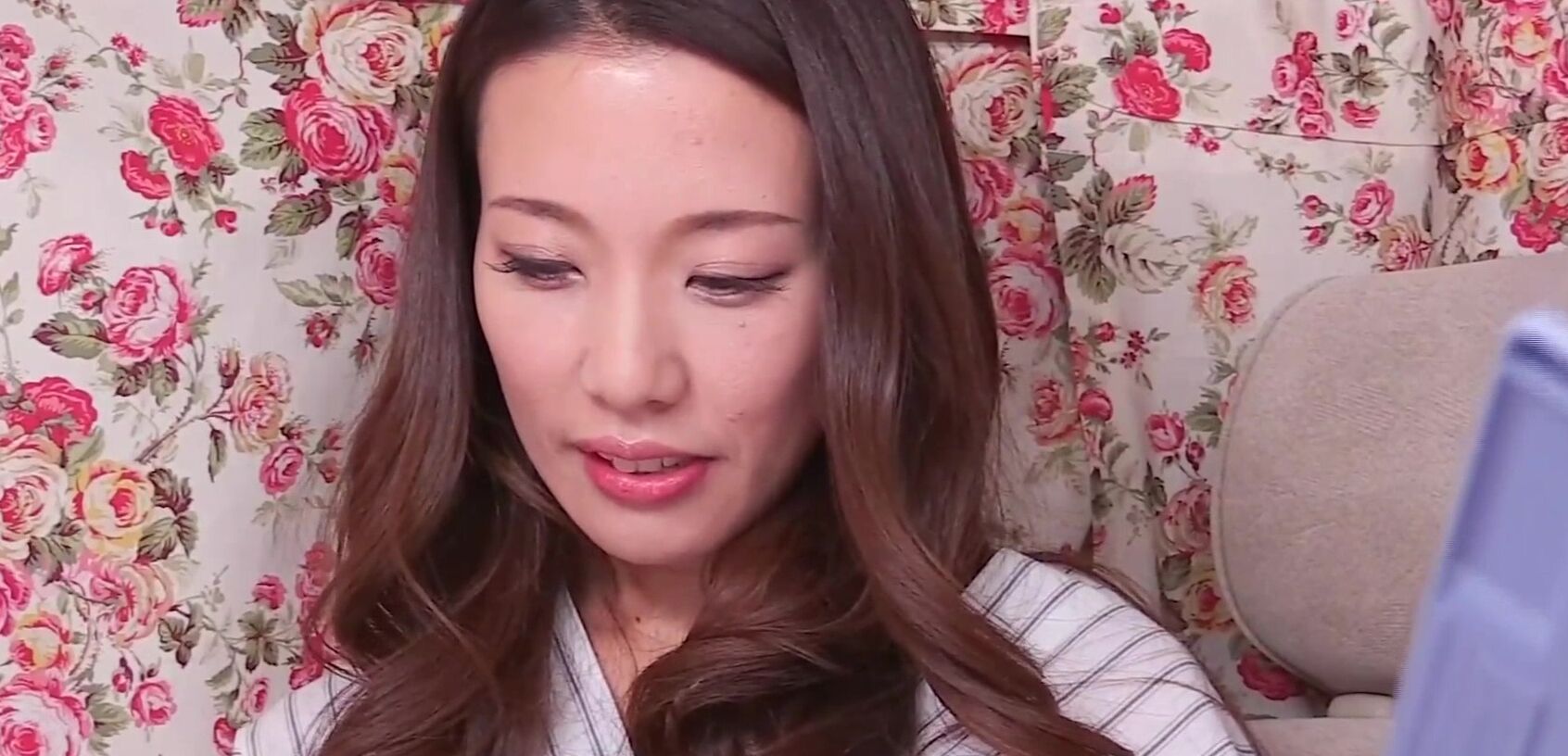 Picking Up First-Class Lady. A Rich, Beautiful, Mature Woman JAPAN