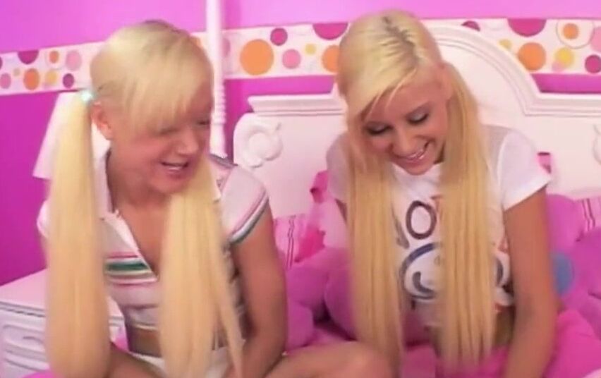 Huge Boobs Lil Lexy Kissing Lesbian Friend Licking And Fingering Pussy, Blondes Video
