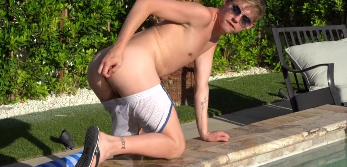 Twink Gives A Blowjob To His Buddy By The Pool