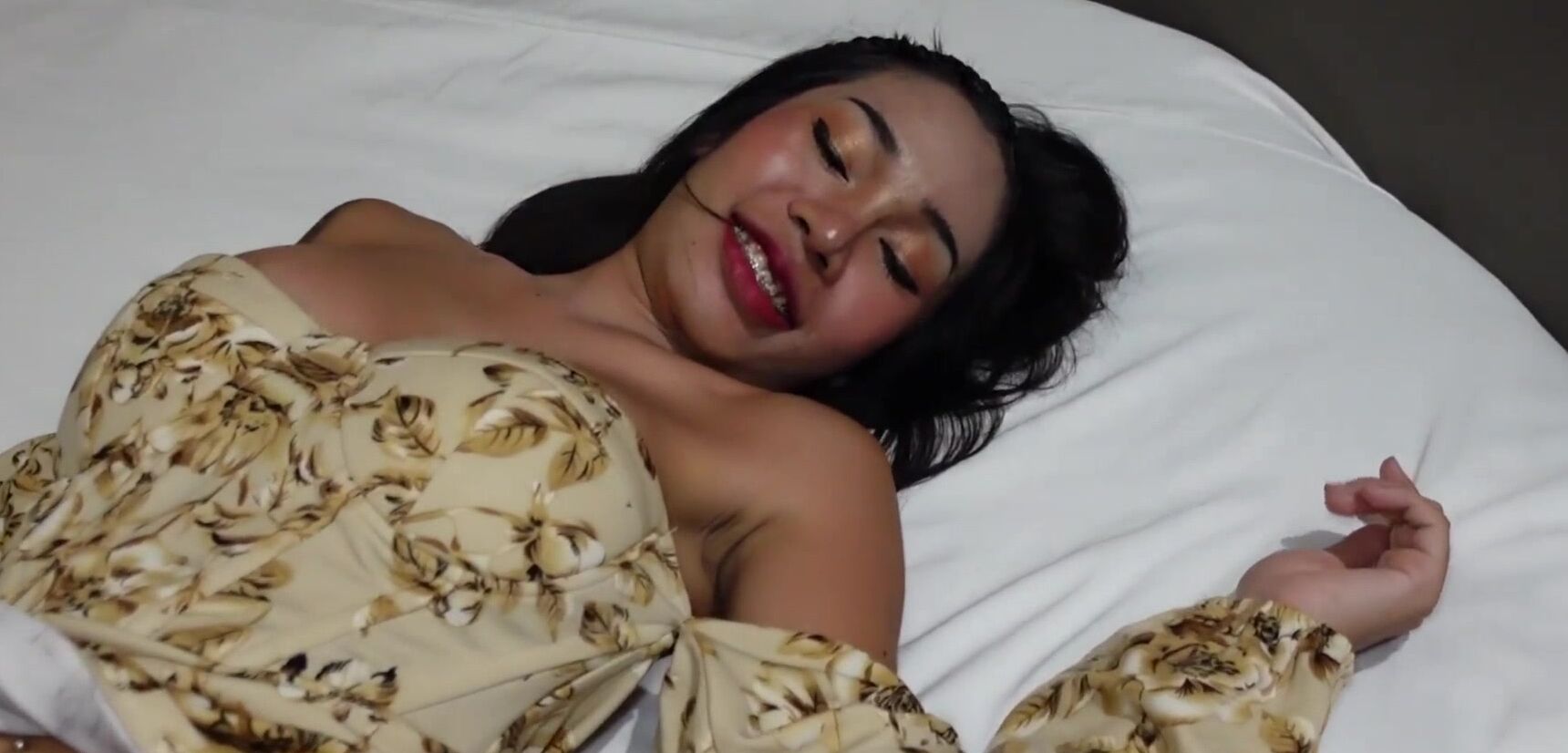 TukTukPatrol Busty Thai Babe Bounces On Foreigners Cock