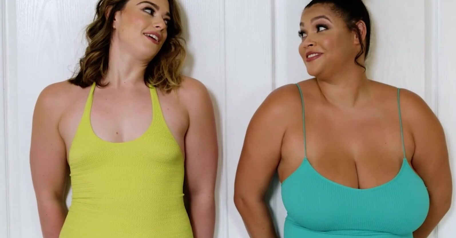 Lesbian strangers end up licking pussy