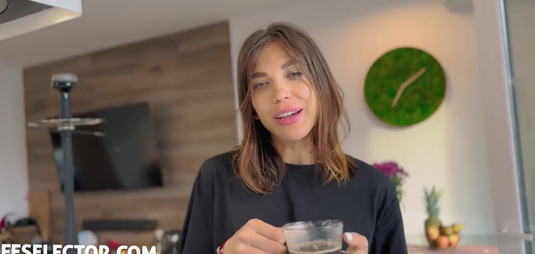 Dirty talking Julia Graff is the perfect sexy no strings house guest
