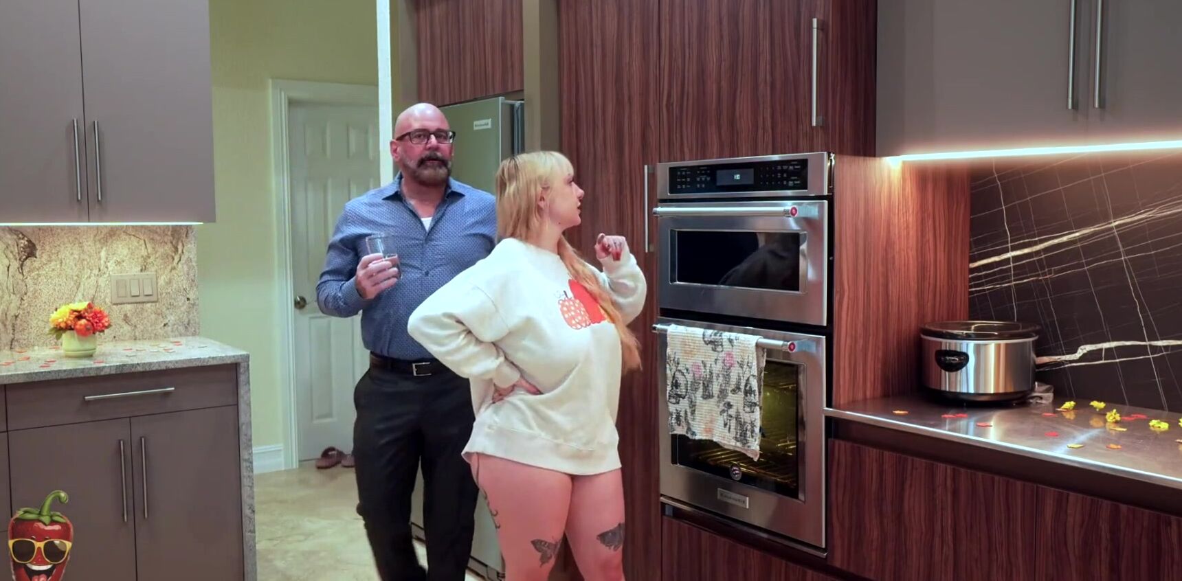 She Loves That Big Dick Inside Her - Cum On My Big Ass Before Thanksgiving Dinner! Skylar Vox