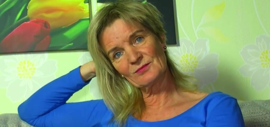 German granny Diana V in lingerie masturbates